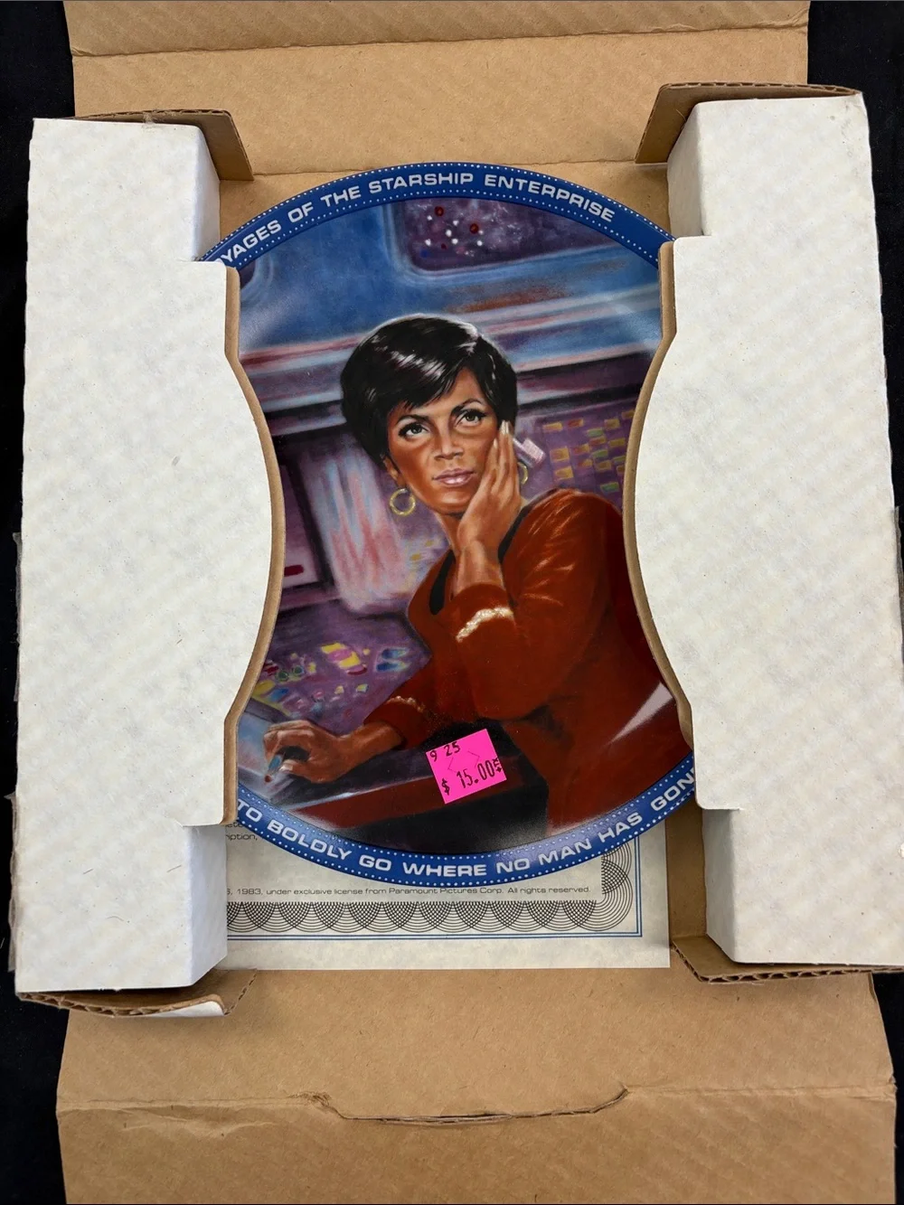Star Trek The Original Series Uhura Decorative Plate - Red. 0292